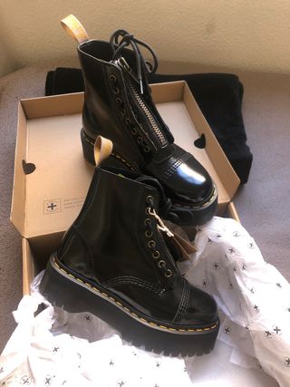Botas Dr. Martens Sinclair Vegan 38 de segunda mano por 189 EUR en Madrid  en WALLAPOP