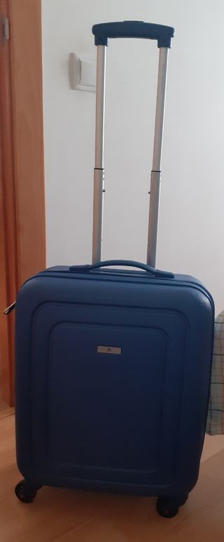 Maleta de mano Paco Martínez. de segunda mano por 15 EUR en Barcelona en  WALLAPOP