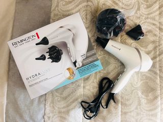 Secador nuevo marca remington de segunda mano por 25 EUR en Sitges en  WALLAPOP