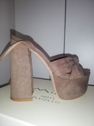 Sandalias de tacón con plataforma de MIM shoes de segunda mano por 52 EUR  en Sevilla en WALLAPOP