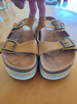 Sandalias tipo Birkenstock con plataforma de segunda mano por 30 EUR en  Barcelona en WALLAPOP
