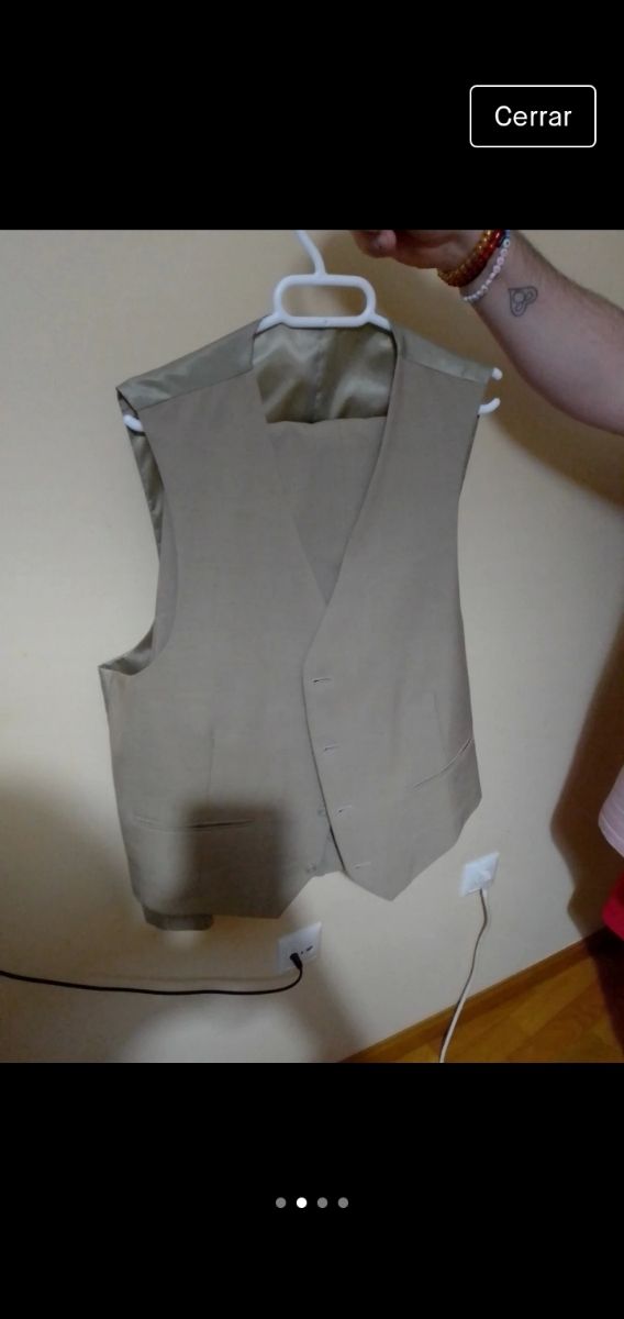 traje hecho a mano puesta solo una vez