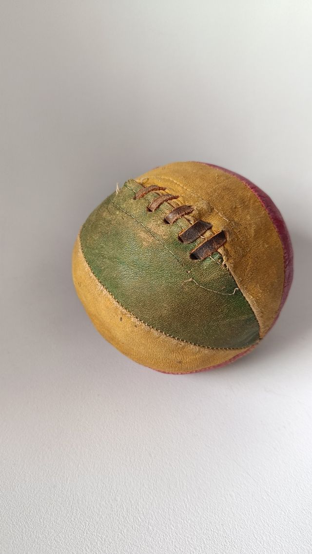 Muy antigua pelota o balón de piel