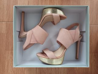Tacones rosas con plataforma - Jessica Simpson de segunda mano por 50 EUR  en Madrid en WALLAPOP