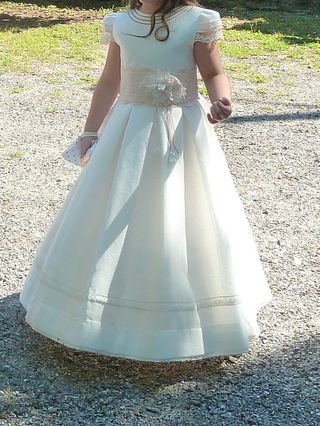 VESTIDO 1ª COMUNION NIÑA de segunda mano por 140 EUR en Orbazai en WALLAPOP