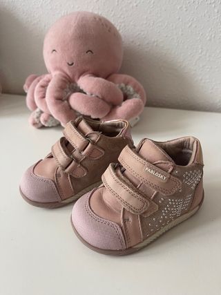 Zapatillas pabosski número 18 zapatos bebé niña de segunda mano por 3 EUR  en Gijón en WALLAPOP