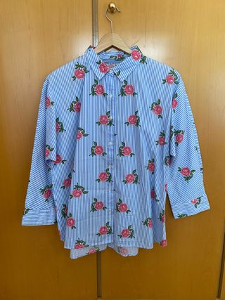 Camisa de flores de Primark de segunda mano por 7 EUR en Tarragona en  WALLAPOP