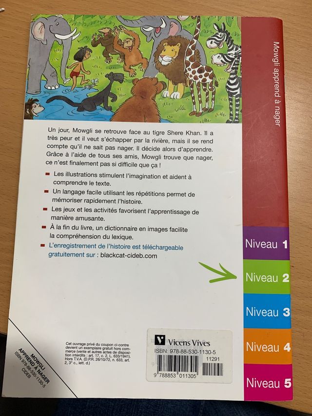 Mowgli apprend à nager