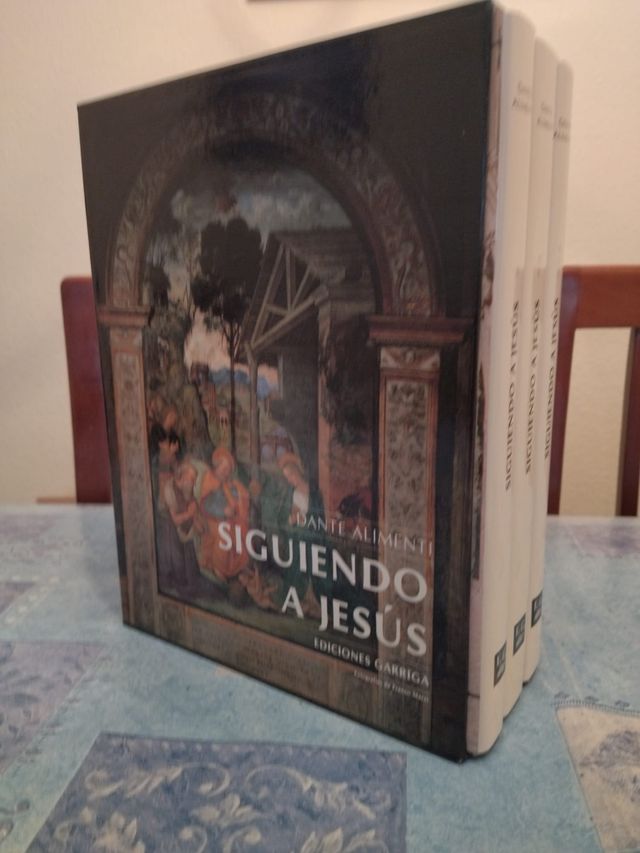 Siguiendo a Jesús. 3 volúmenes.
