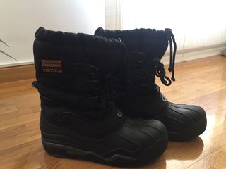 Botas nieve talla 39 de segunda mano por 8 EUR en Pamplona en WALLAPOP
