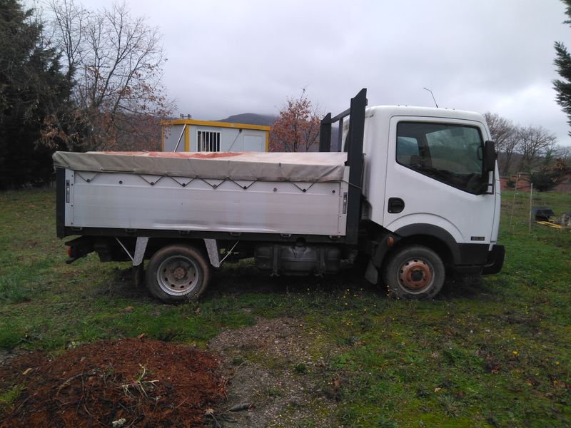 Nissan Cabstar 2010 - foto 1
