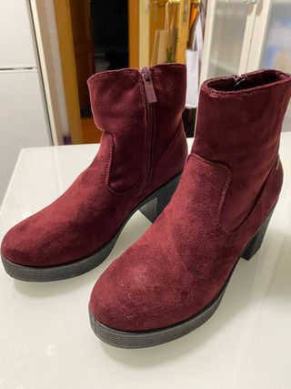 Botines Mustang de segunda mano por 18 EUR en Madrid en WALLAPOP