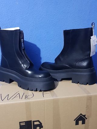 Botín plano cremallera Mujer NEGROS PULL \u0026amp; BEARD de segunda mano por 30  EUR en Vitoria-Gasteiz en WALLAPOP