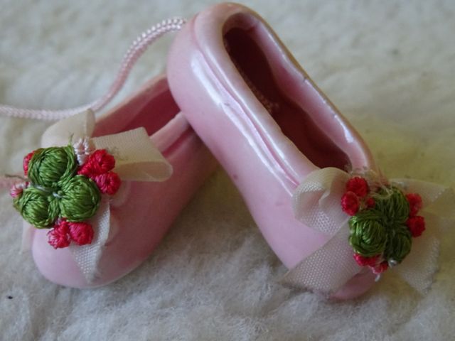 ADORNO CERÁMICA.  ZAPATILLAS DE BALLET