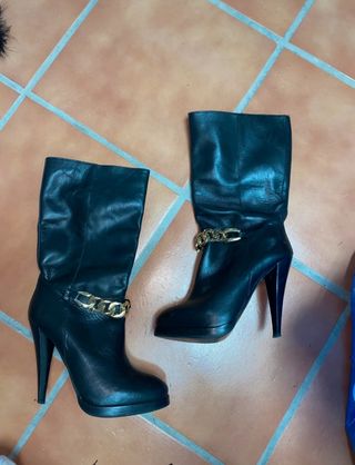 Botas negras de segunda mano por 15 EUR en Vélez de Benaudalla en WALLAPOP