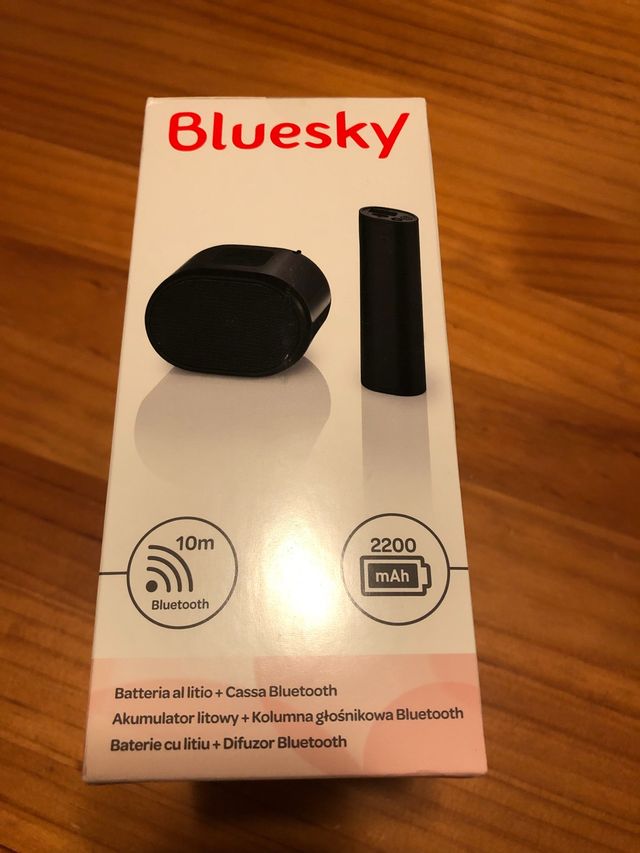 Pequeño altavoz y batería externa Bluesky