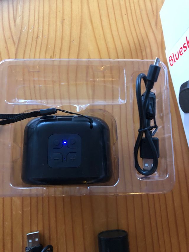 Pequeño altavoz y batería externa Bluesky