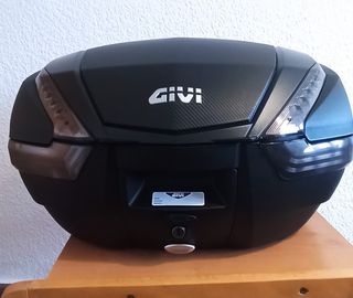 Maleta \\/ Baul Givi V47 TECH NEGRO de segunda mano por 200 EUR en Valencia  en WALLAPOP