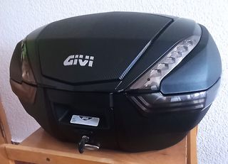 Maleta \\/ Baul Givi V47 TECH NEGRO de segunda mano por 200 EUR en Valencia  en WALLAPOP