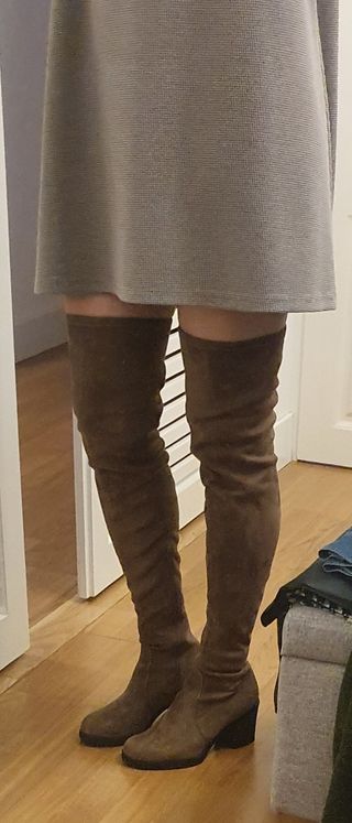 Botas altas color topo de segunda mano por 20 EUR en Madrid en WALLAPOP