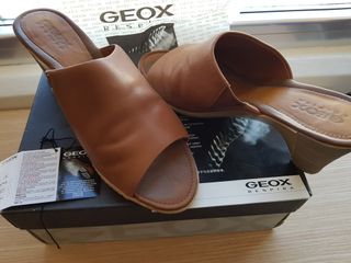 Zuecos Geox de segunda mano por 15 EUR en Ocaña en WALLAPOP