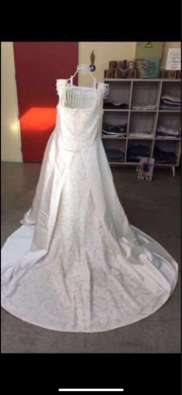 Vestido de novia sin estrenar.