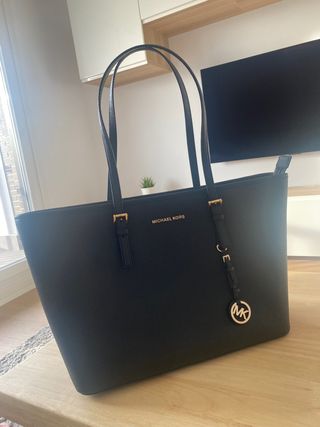Bolso Michael kors jet tote negro grande de segunda mano por 159 EUR en  Donostia-San Sebastián en WALLAPOP