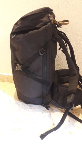 Mochila Forclaz travel 100 40 litros de segunda mano por 21 EUR en Málaga  en WALLAPOP