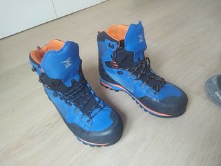 Botas Simond alpinismo alta montaña de segunda mano por 130 EUR en Jaén en  WALLAPOP