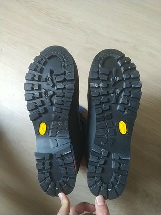 Botas Simond alpinismo alta montaña de segunda mano por 130 EUR en Jaén en  WALLAPOP