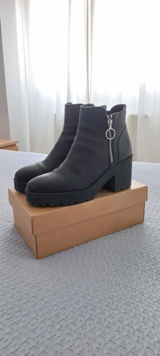 Botines piel mujer MANGO talla 40 de segunda mano por 10 EUR en Madrid en  WALLAPOP