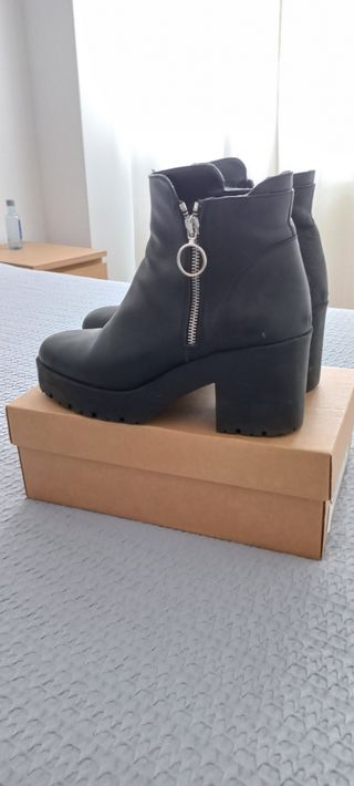 Botines piel mujer MANGO talla 40 de segunda mano por 10 EUR en Madrid en  WALLAPOP