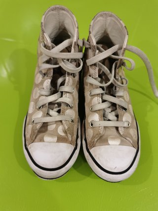 Zapatillas converse All STAR NIÑA TALLA 33 de segunda mano por 18 EUR en  Vigo en WALLAPOP