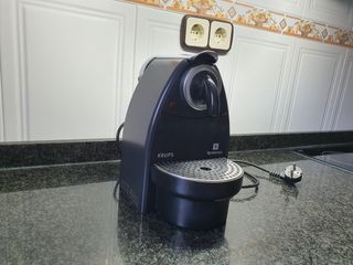 Vendo cafetera nespresso. de segunda mano por 25 EUR en Tarragona en  WALLAPOP