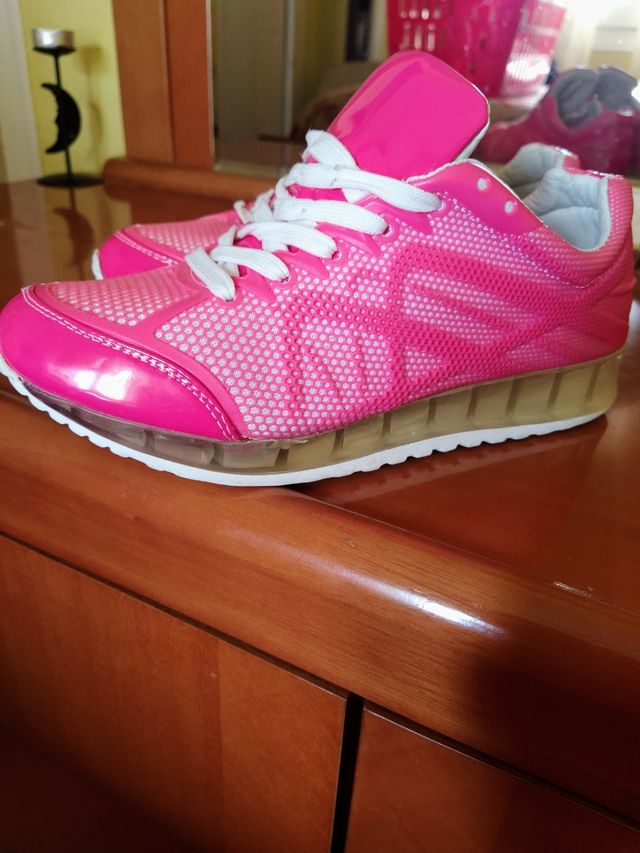 talla 38 color rosa chicle y suela transparente