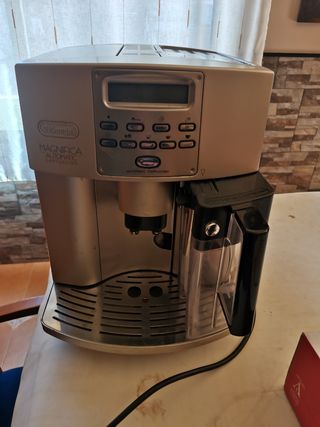 Cafetera automatica de segunda mano por 40 EUR en Montblanc en WALLAPOP