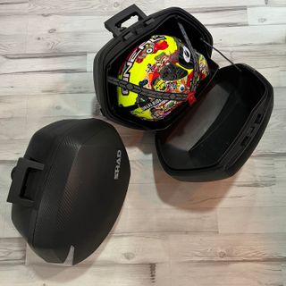 Maletas laterales SHAD SH36 Carbono de segunda mano por 265 EUR en A  Carabuxeira en WALLAPOP