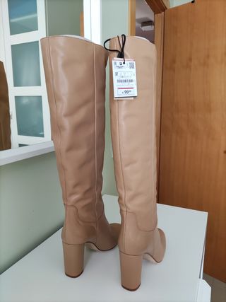 Botas altas piel. Zara. T. 37. Camel. Sin estrenar de segunda mano por 42  EUR en Villena en WALLAPOP