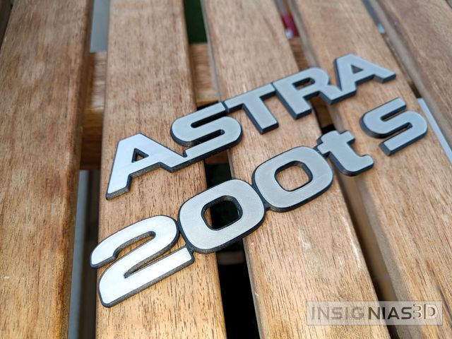 Insignia / emblema Opel Astra 200ts