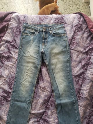 Tejanos Mango Hombre de segunda mano por 10 EUR en Olot en WALLAPOP