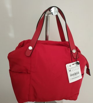Bolso Rojo Pequeño De Nylon Zara. de segunda mano por 10 EUR en Badajoz en  WALLAPOP
