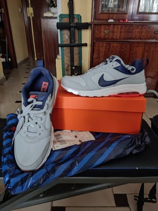 Nike Air max, talla 10,5 US. 28,5 cm de segunda mano por 45 EUR en El  Higueron en WALLAPOP