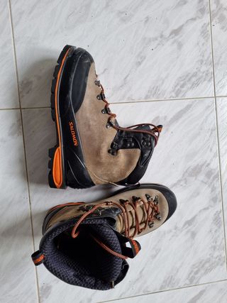 Botas alta montaña Salomon de segunda mano por 120 EUR en León en WALLAPOP