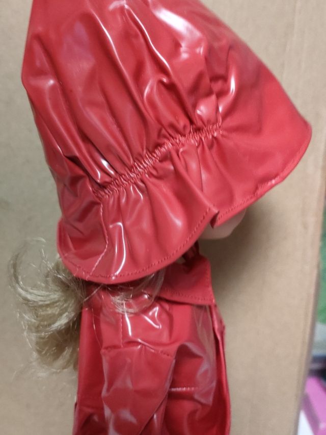 IMPERMEABILE PER BAMBOLE PIÙ GRANDI DI NANCY