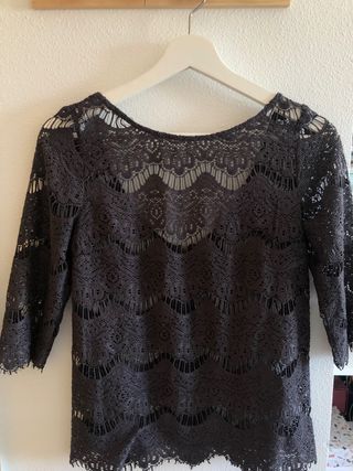 Blusa calada Zara talla S de segunda mano por 5 EUR en El Castellar en  WALLAPOP