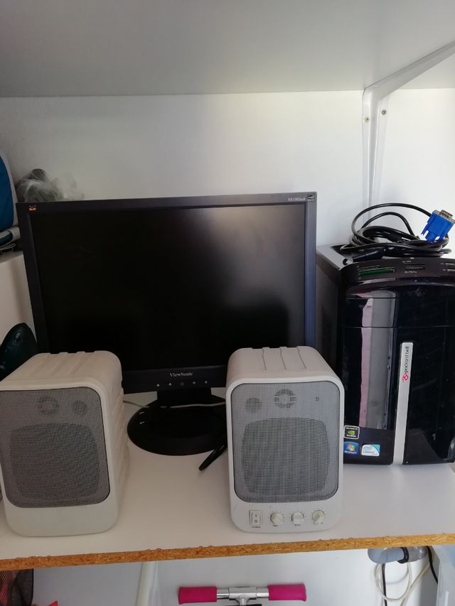 Ordenador, se vende separado y completo es 20e