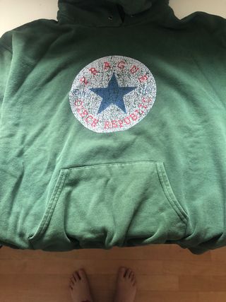 Sudadera verde converse de segunda mano por 20 EUR en Navalquejigo en  WALLAPOP
