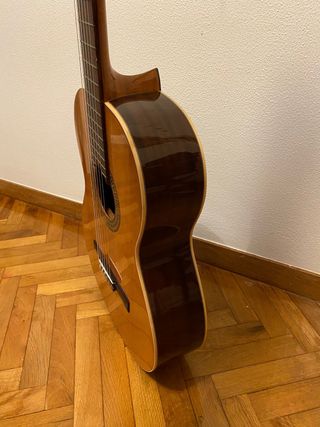 Guitarra española Alhambra 2c de segunda mano por 250 EUR en A Coruña en  WALLAPOP