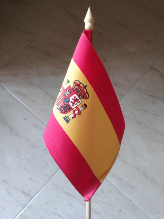 Banderín , bandera de España.