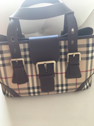 Bolso Burberry original de segunda mano por 200 EUR en Barcelona en WALLAPOP